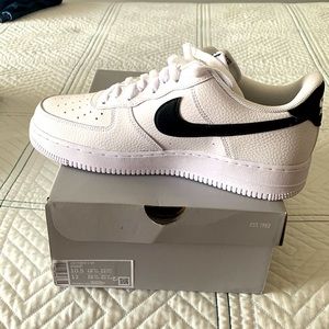 Men’s Nike Air Force 1 ‘07. White w/black swoosh.